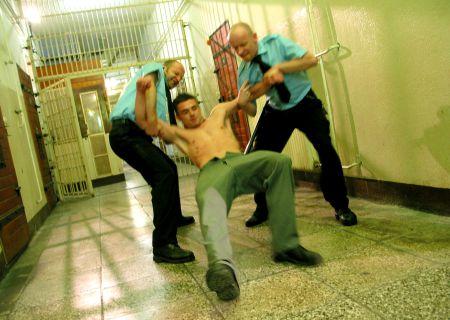 Gefangen – Eine Liebe hinter Gittern Gefangen – Eine Liebe hinter Gittern
